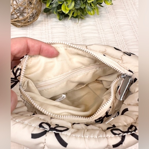 Small Puffer Bag Cream with Black Bows - Picture 5 of 8